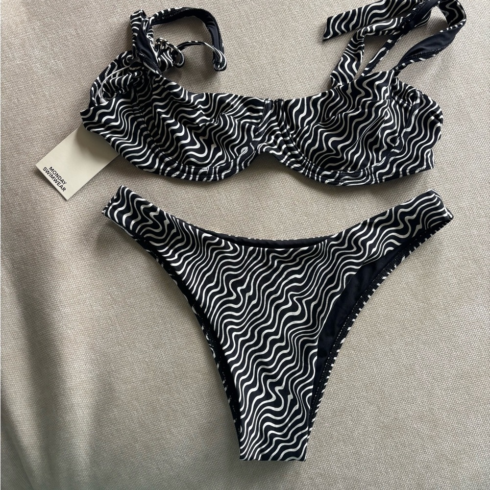 Monday Swimwear - Capri Wave bikini